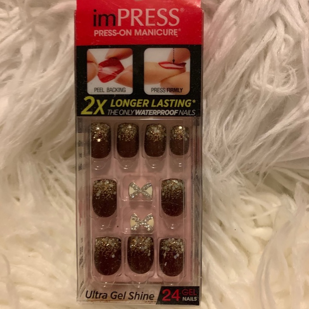 Maroon/Brown w/ Glitter Tips & Jewel Bows Nails
